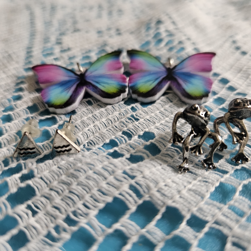 Bundle 5 Items For $25 - Butterfly Dangling Earrings With Frog And Water Studs